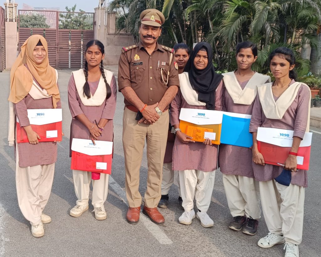 Medha svapoorna students on a visit to police headquarters to gain exposure
