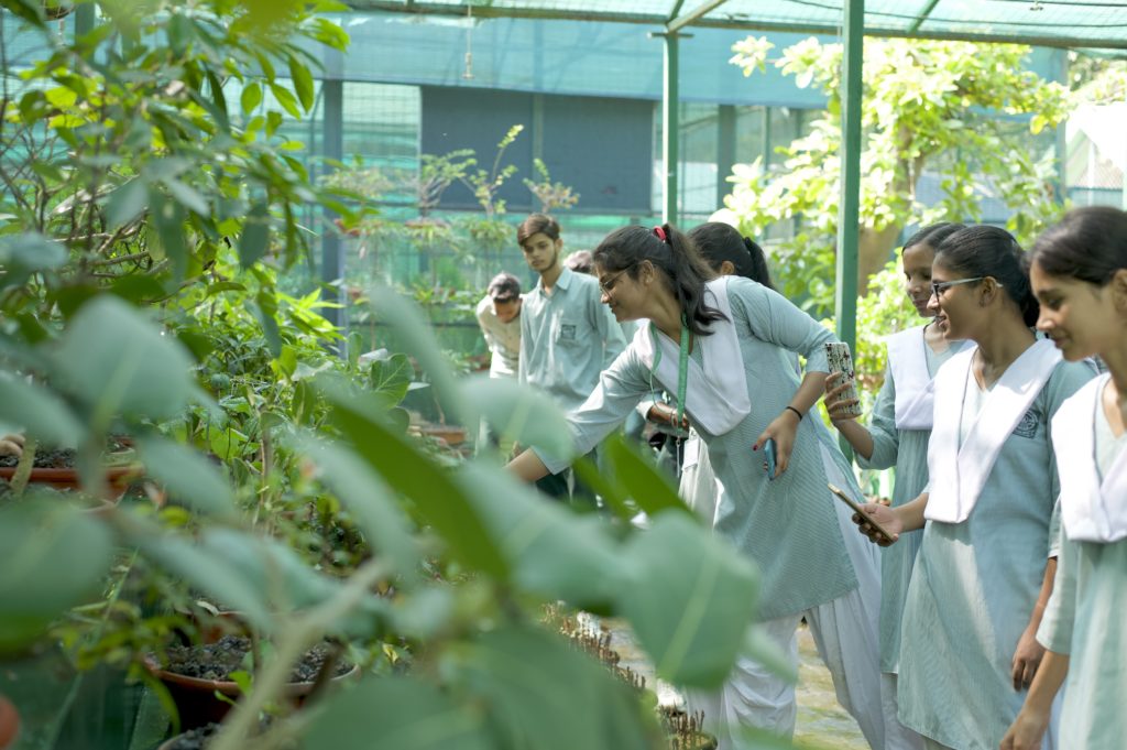 Medha alumni at an agricultural field visit